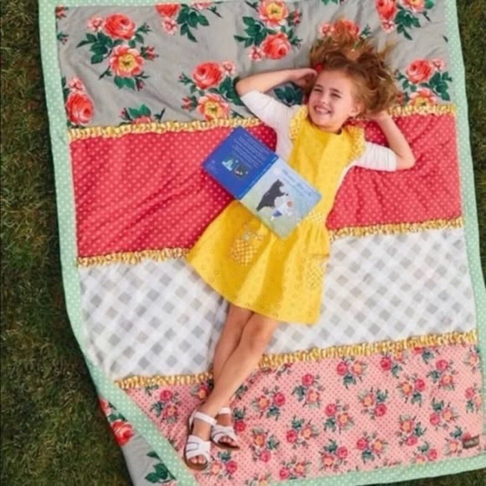 Daydreamer Quilted Throw Blanket Quilt NIB